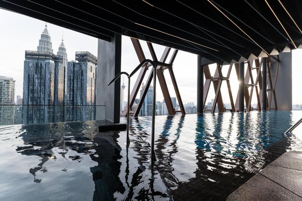 Klcc Musicalsty5Pax At Scarletzsuites Kuala Lumpur Exterior foto